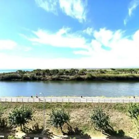 Apto. Con Piscinas A 150m Playa 아파트