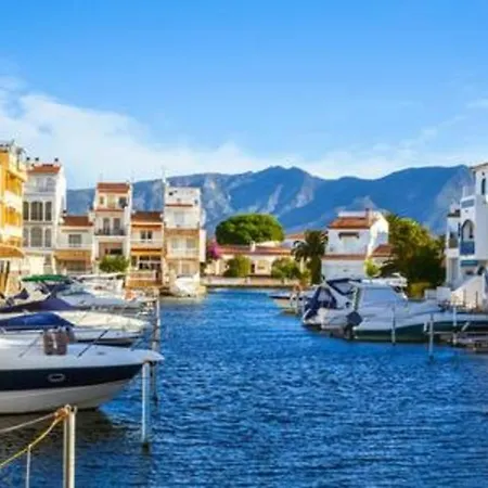 Apartment Apto. Con Piscinas A 150m Playa
